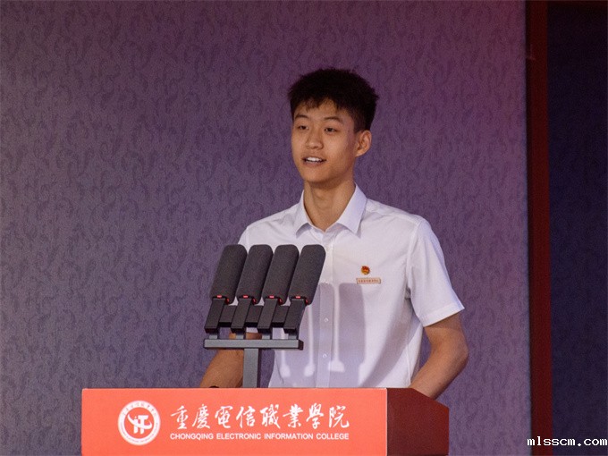 毕业生代表发言.jpg