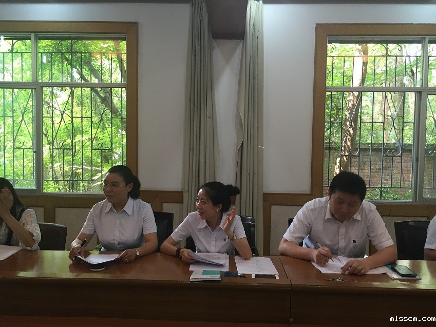 中部国际学院党支部召开2016年新学期第三次全体 教职工政治学习会照片IMG_1838.jpg